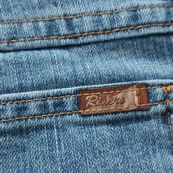 Capri's - Picture 4 of 5